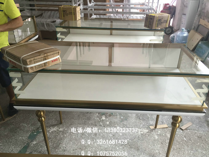 简约而不简单才是展柜定做的最高境界