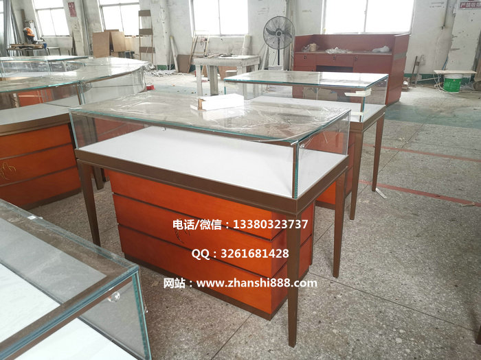珠宝展柜如何做好实木木皮的粘贴