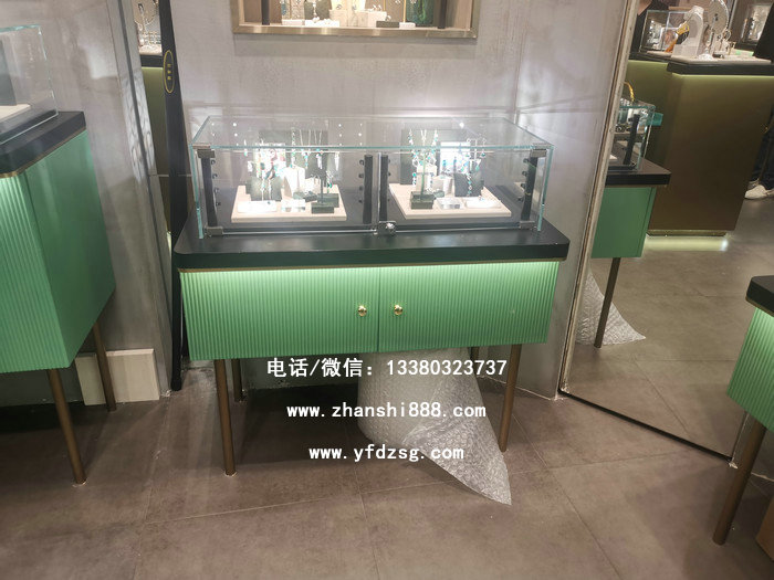 曼古银展柜,深圳宝安海岸城MGS店装修