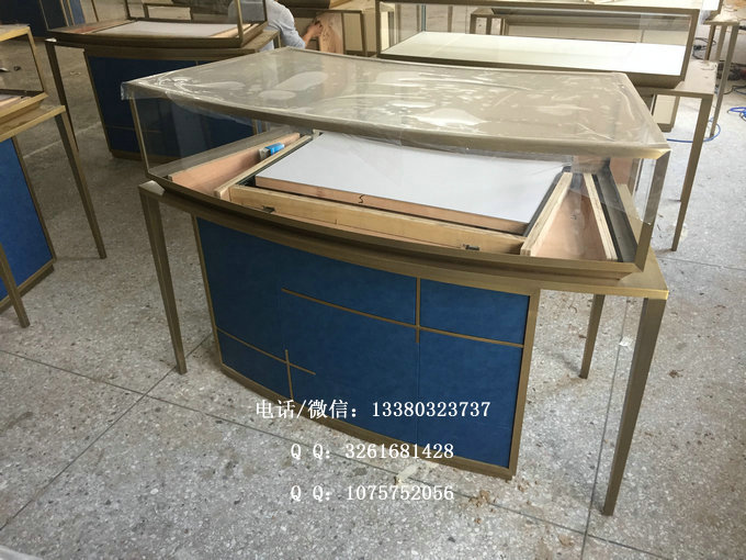 弧形水晶展柜