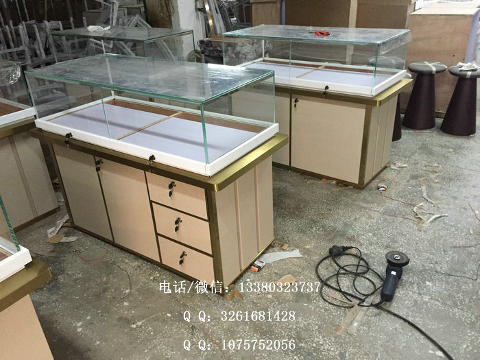 珠宝展柜制作是一项综合的工程
