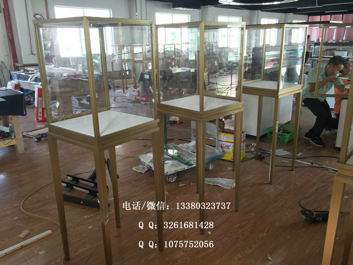 珠宝展柜制作时寄样板是很重要的环节