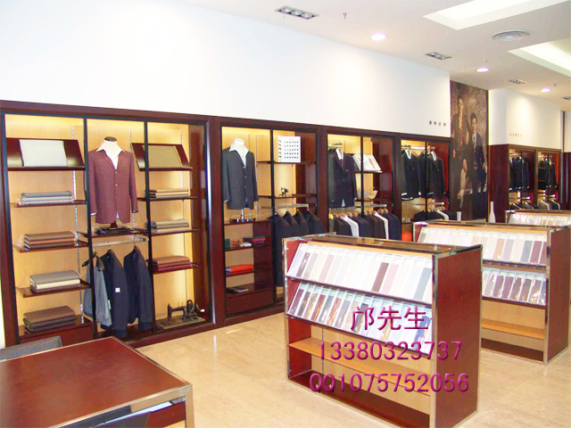 服装店铺商品的陈列原则与服装展示柜的关联