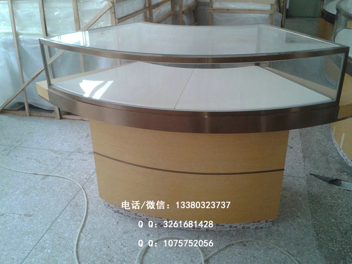 弧形珠宝展柜