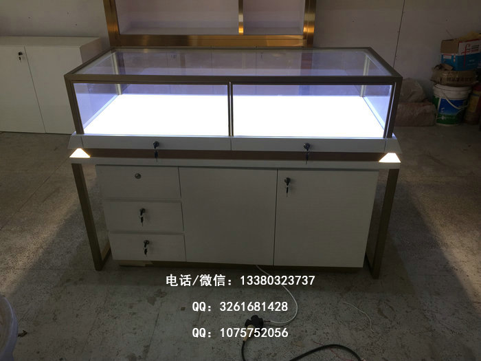 千禧之星珠宝柜台