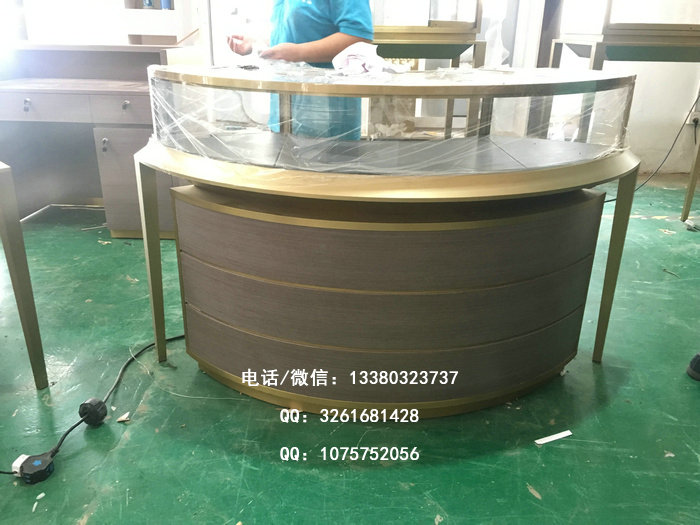 展柜随着市场经济的发展而变化