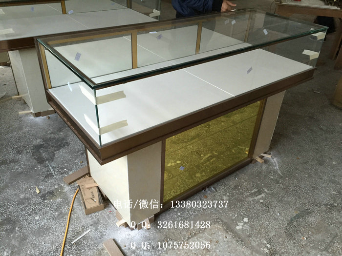 珠宝展示柜在丰富商业空间中发挥重要作用