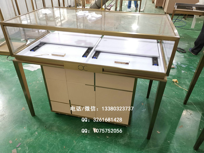 当今最时尚流行的展柜制作特色