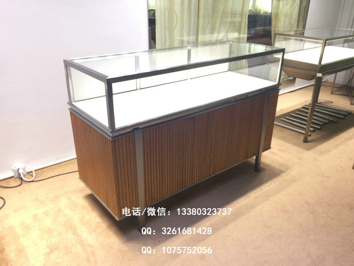 高端奢侈品展柜制作需要注意哪些内容