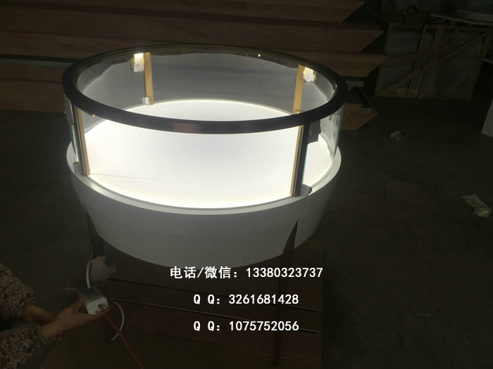 珠宝展示柜是一种视觉感官上的广告植入