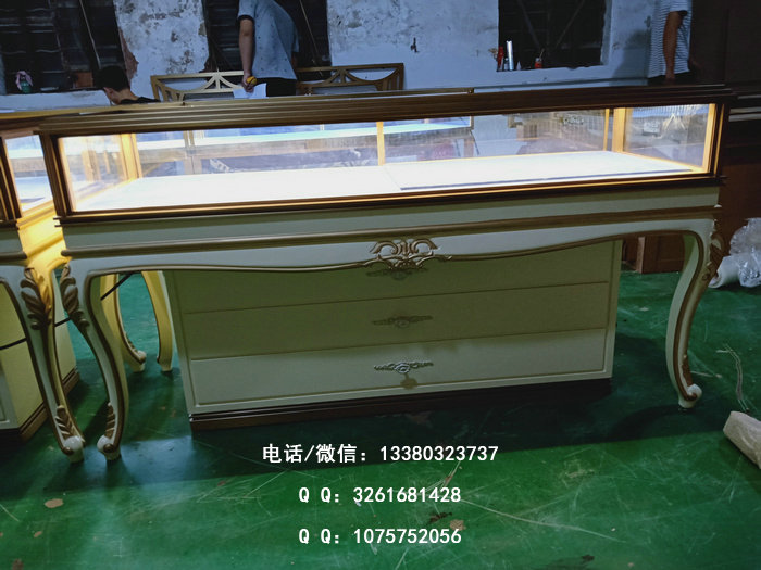 如何选择珠宝展示柜定做厂家