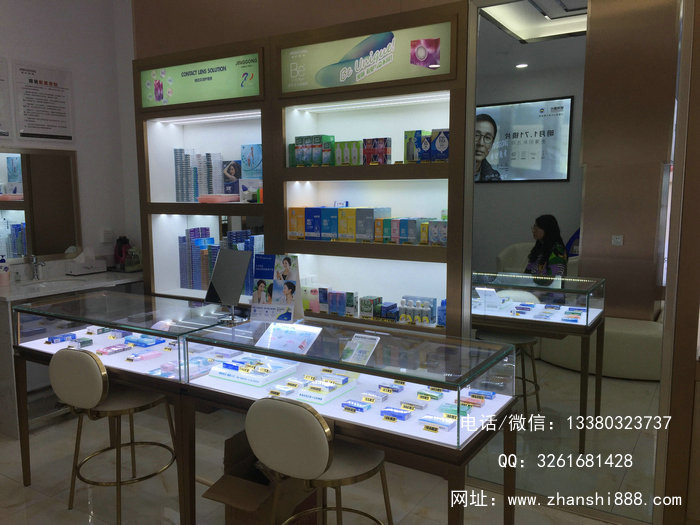 如何挑选合适的眼镜展示柜
