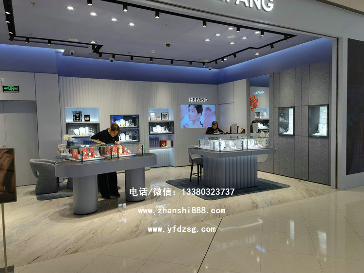 何方珠宝店背柜