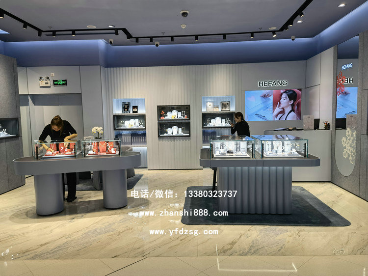 珠宝展示柜的档次主要取决于展示柜的外形设计