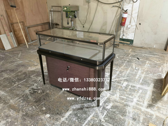 弧角玻璃柜 弧角玻璃柜