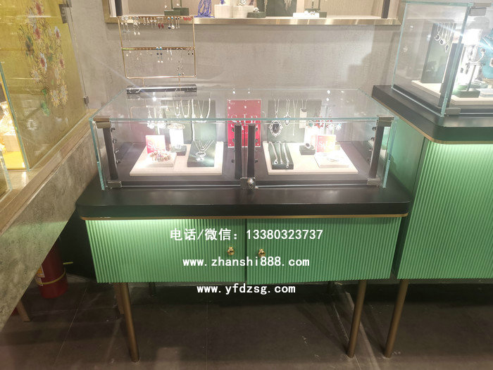 曼古银柜台