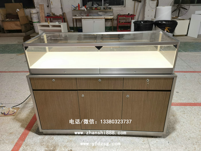 原木色珠宝展柜
