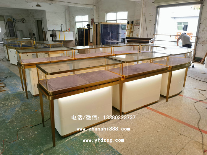 圆弧角珠宝展柜