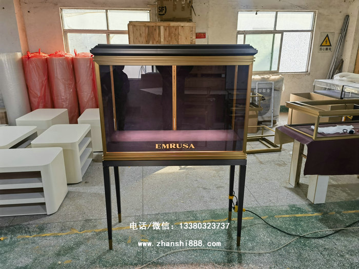 为何珠宝展示柜定制的效果佳